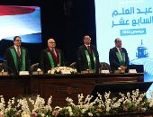 نائب رئيس جامعة القاهرة: تكريم 134 باحتفالية عيد العلم بجامعة القاهرة