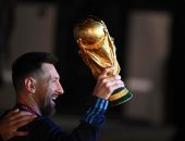 جماهير الأرجنتين تحتفل بكأس العالم مع اللاعبين فى شوارع بوينس آيرس.. فيديو