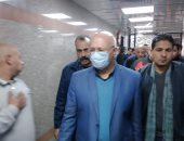 رئيس جامعة بنها يتفقد المستشفى الجامعى للاطمئنان على الخدمة الصحية.. صور