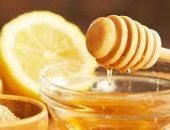 6 وصفات سهلة وسريعة من العسل.. يقشر ويرطب وينور البشرة