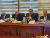 المصرية للمطارات تناقش تطور حركة الركاب وموقف المشروعات القائمة