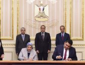 رئيس الوزراء يشهد توقيع بروتوكول "المصرية للاتصالات" و"المصرية لنقل الكهرباء" 