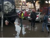 حى الدقى بالجيزة ينشر 11 سيارة لشفط تجمعات مياه الأمطار فى الشوارع والميادين