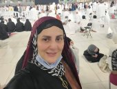 رانيا محمود ياسين من أمام الكعبة المشرفة: أتممت عمرتين لى ولأبى "صور"