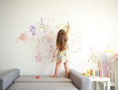 حلول لتنظيف الحوائط من رسومات الأطفال والبقع.. "نوع الدهان بيفرق"