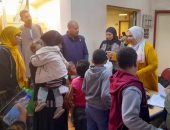 قافلة طبية مجانية للكشف على طلاب المدارس وذوى الهمم بأسوان.. صور
