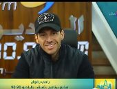 مذيعو "90.90" يحتفلون بمرور 10 سنوات على بداية المحطة الإذاعية.. فيديو