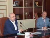 محافظ بني سويف يراجع خطط واستعدادات التعامل مع أية تداعيات محتملة للطقس