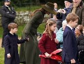 الأمير لويس يحرج والدته كيت فى احتفالات الكريسماس.. فيديو وصور