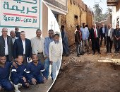 "حياة كريمة" بقرى الأقصر.. المحافظ يتابع مشروع تطوير قرية النجوع فى إسنا.. تواصل العمل بالصرف الصحى وإنشاء لوحة توزيع كهرباء بالنمسا.. وشركة المياه تنفذ الوصلات المنزلية للصرف بـ7 قرى بأرمنت و19 فى إسنا.. صور