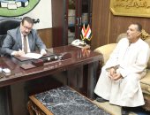 محافظ المنوفية يلتقى عددا من المواطنين ويوجه بحل شكواهم