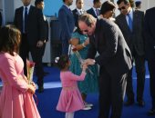 الرئيس السيسى يلبى طلب الطفلة "جودي" بالتقاط صورة تذكارية 