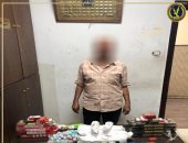 أمن القاهرة يضبط 10 أشخاص بحوزتهم مليون صاروخ من الألعاب النارية.. صور