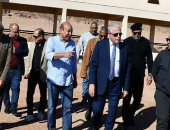 محافظ جنوب سيناء يتفقد أعمال تطوير مضمار الهجن الدولى بشرم الشيخ