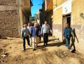 سكرتير عام الأقصر يقود جولة لمتابعة العمل بمشروعات حياة كريمة فى قرى إسنا.. صور