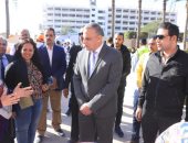 محافظ سوهاج يتفقد قافلة التحالف الوطنى للعمل الأهلى لدعم الأسر الأكثر احتياجا