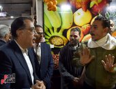 رئيس الوزراء يتفقد أعمال تطوير المحلات بسوق محطة مصر