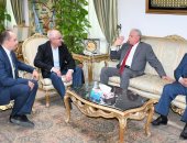محافظ جنوب سيناء يبحث مع سفير أذربيجان زيادة الرحلات السياحية