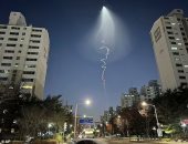 أثار الذعر وسط السكان.. جسم غريب يحلق فى سماء كوريا الجنوبية "فيديو وصور"