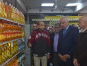 محافظ الجيزة يشدد على متابعة التزام المحال والمجمعات بوضع قوائم أسعار السلع 