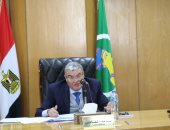 محافظ المنيا يناقش إجراءات توفيق أوضاع عدد من الأكاديميات والكيانات الخاصة