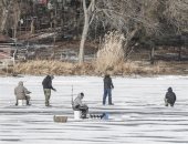 مغامرات الصيد فى الجليد.. كرنفال الصيد الشتوى فى البحيرات الأمريكية المجمدة