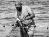 صيد السمك فى بورسعيد "غية".. رحلة الصيادين بالأبيض والأسود