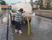 استمرار هطول الأمطار بكفر الشيخ وانتشار معدات مجالس المدن لرفع تجمعات المياه.. فيديو