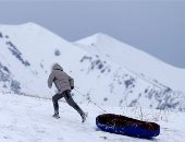 مغامرات جليدية.. ألعاب ترفيهية على الجبال الثلجية بقيرغيزستان