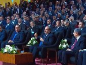 الرئيس السيسي يوجه بتواجد مترجم لغة الإشارة لنقل فعاليات الافتتاحات