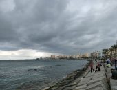 سحب كثيفة تغطى سماء الإسكندرية وانخفاض فى درجات الحرارة.. فيديو وصور