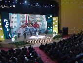 الرئيس السيسي يشاهد عرضا فنيا للمطرب وائل الفشنى وفرقة سوهاج للفنون الشعبية