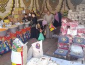 تموين الجيزة تقيم شادرا فى مركز الصف لتوفير السلع الأساسية بتخفيضات تصل لـ30٪؜.. صور