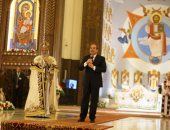الرئيس السيسي يقطع كلمته بكاتدرائية ميلاد المسيح ويرد على طفلة: "أنا كمان بحبك"