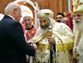 محافظ بورسعيد يقدم التهنئة للأقباط بعيد الميلاد فى عدد من الكنائس.. صور