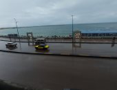 خفوت ضوء النهار وهطول أمطار غزيرة على الإسكندرية فى أول أيام طوبة.. صور 