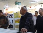 محافظ الوادي الجديد يتابع توافر السلع وجهود مبادرات تخفيض الأسعار بالأسواق