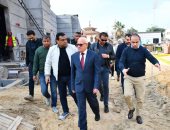 محافظ بورسعيد يتابع سير العمل فى أكبر مجمع لتوفير الخدمات والرعاية للمواطنين