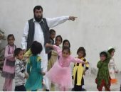 طبيب باكستانى مستهتر.. أنجب 60 طفلا من 3 زوجات ويبحث عن الرابعة.. فيديو