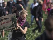 اشتباكات عنيفة مع نشطاء المناخ فى ألمانيا أثناء إخلاء قرية لاستخراج الفحم