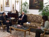 رئيس الوزراء يؤكد لسفير العراق مساندة القاهرة لجهود التنمية فى بغداد