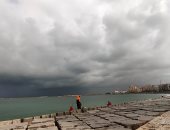 شاهد.. السحب الركامية الكثيفة تغطي سماء محافظة الإسكندرية.. صور