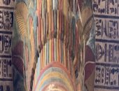 صورة اليوم.. ألوان ونقوش ساحرة بأيدى المرممين المصريين فى معبد خنوم بإسنا