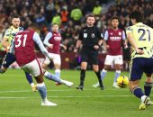 أستون فيلا يتخطى ليدز بثنائية فى افتتاح الجولة الـ 20 بالدوري الإنجليزي