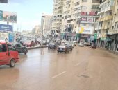 نوة الفيضة الكبرى.. الأمطار تتواصل بالإسكندرية والمحافظ يتابع تصريف المياه