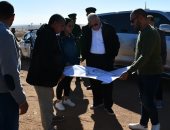 محافظ جنوب سيناء يتفقد القرية التراثية ويتابع فعاليات السباق التنشيطي للهجن