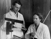حكاية زوجين اكتشفا النشاط الإشعاعى الاصطناعي.. جائزة نوبل تتذكر ما حدث عام 1934