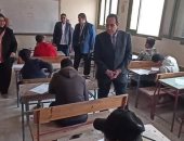 محافظ شمال سيناء يتفقد لجان امتحانات الشهادة الإعدادية