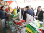 محافظ المنوفية يتفقد منفذ لبيع السلع الغذائية بأسعار مخفضة
