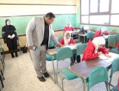 وكيل تعليم الوادى الجديد يتفقد لجان امتحانات الشهادة الإعدادية بمدينة الخارجة